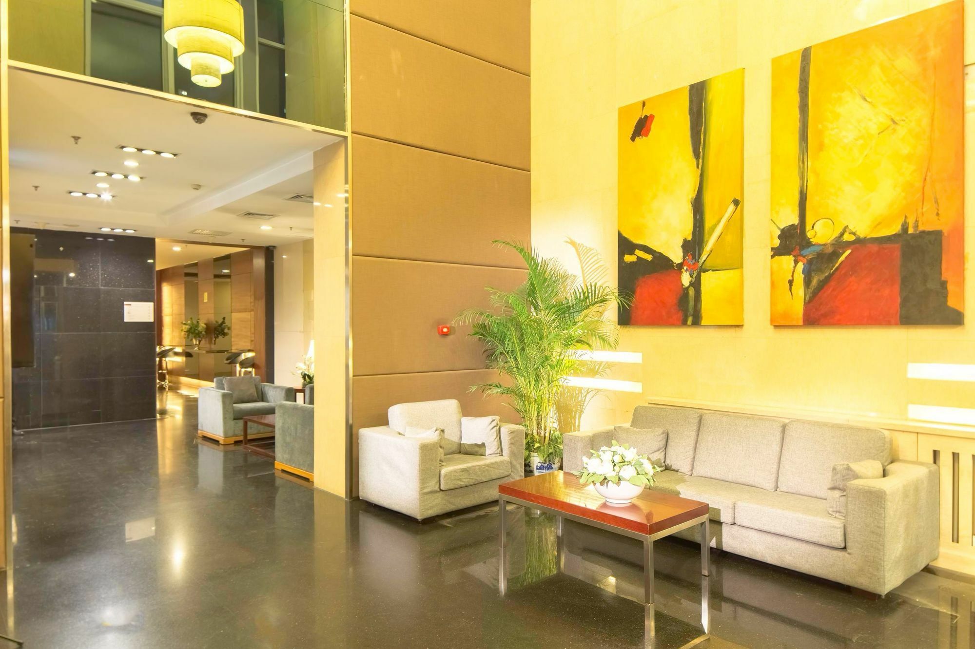 Oak Chateau Aparthotel